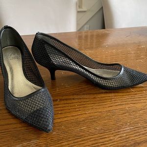Kitten heal black pumps